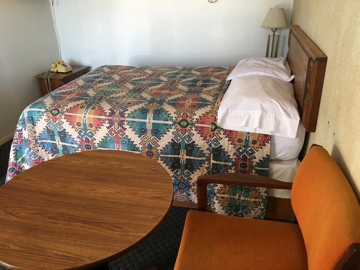 Skyliner Motel Stroud Dış mekan fotoğraf