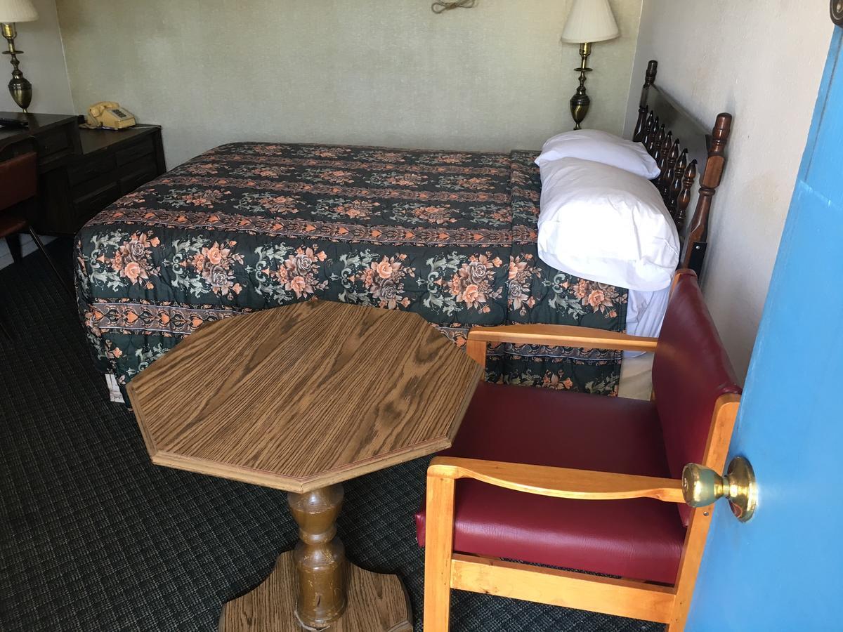Skyliner Motel Stroud Dış mekan fotoğraf