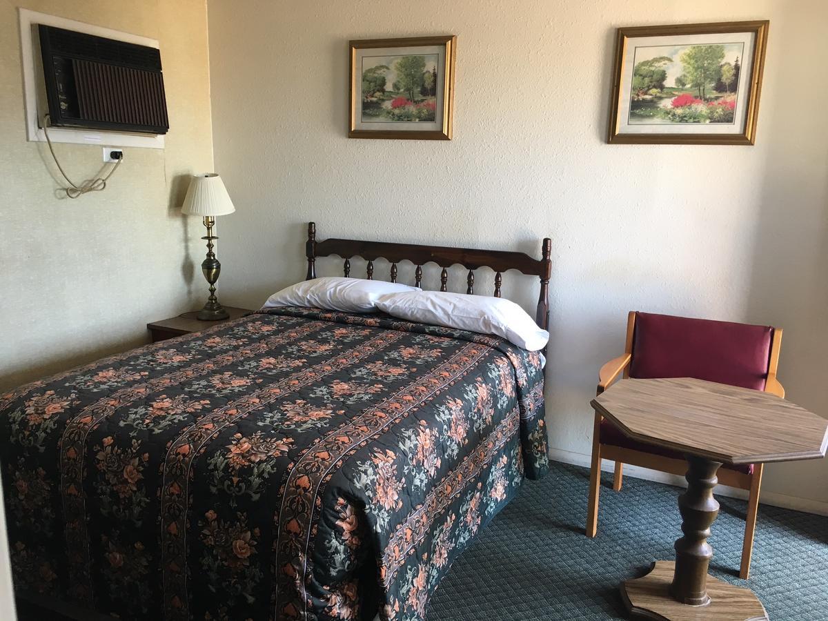 Skyliner Motel Stroud Dış mekan fotoğraf
