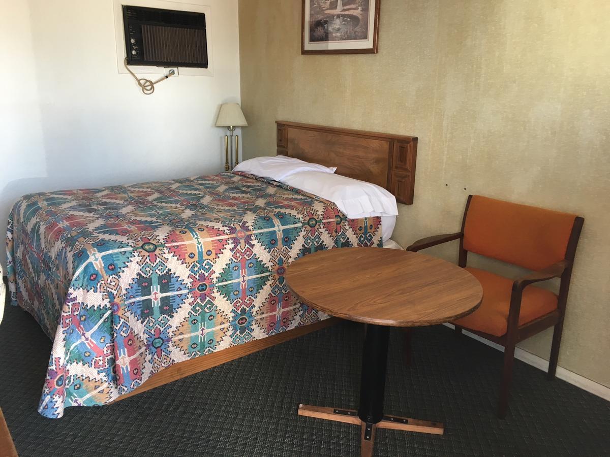 Skyliner Motel Stroud Dış mekan fotoğraf