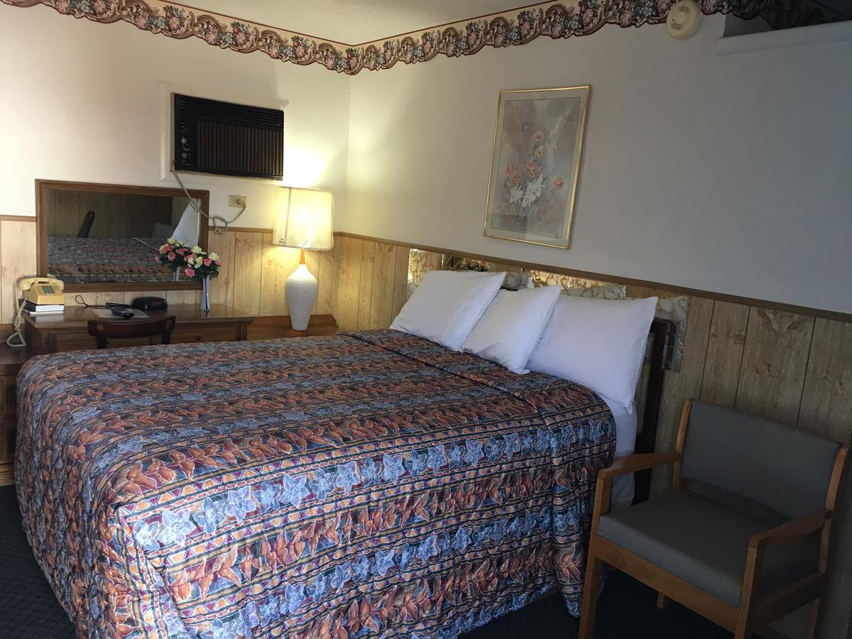 Skyliner Motel Stroud Dış mekan fotoğraf