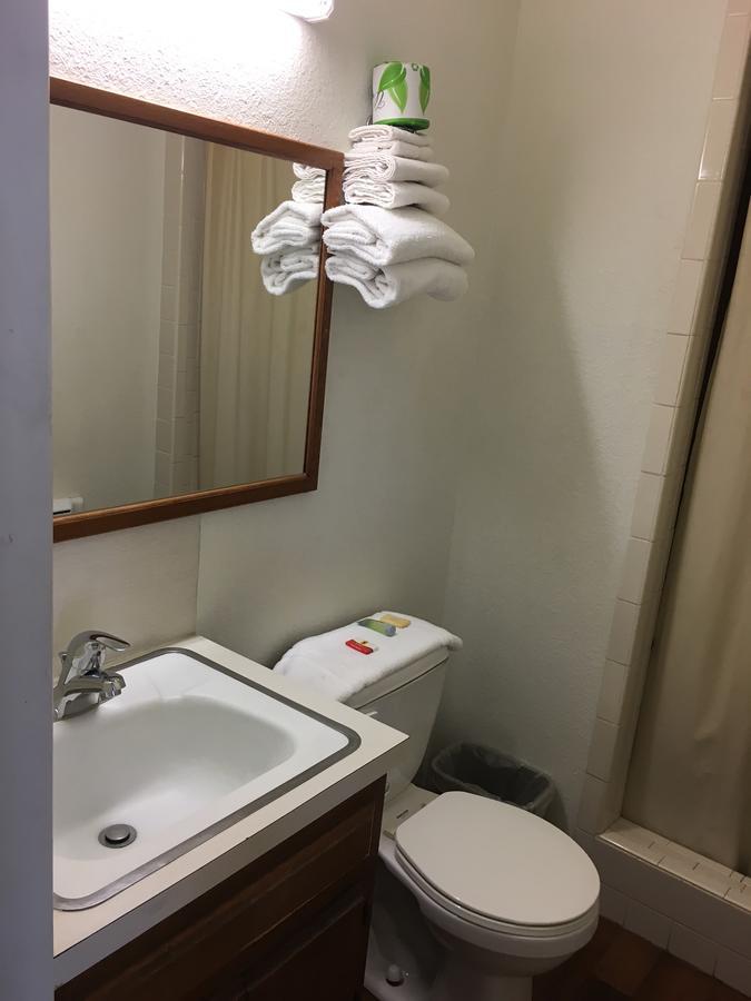Skyliner Motel Stroud Dış mekan fotoğraf