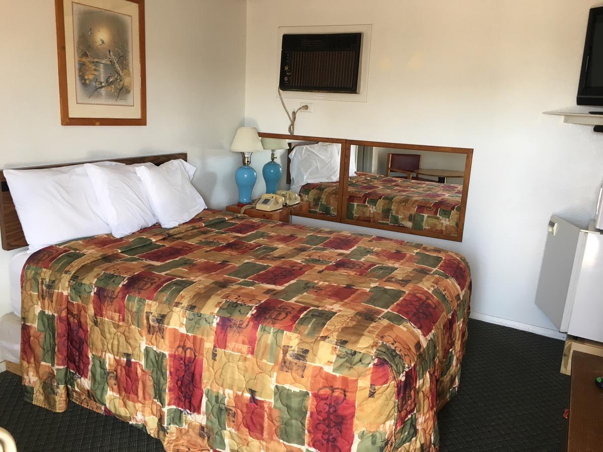 Skyliner Motel Stroud Dış mekan fotoğraf