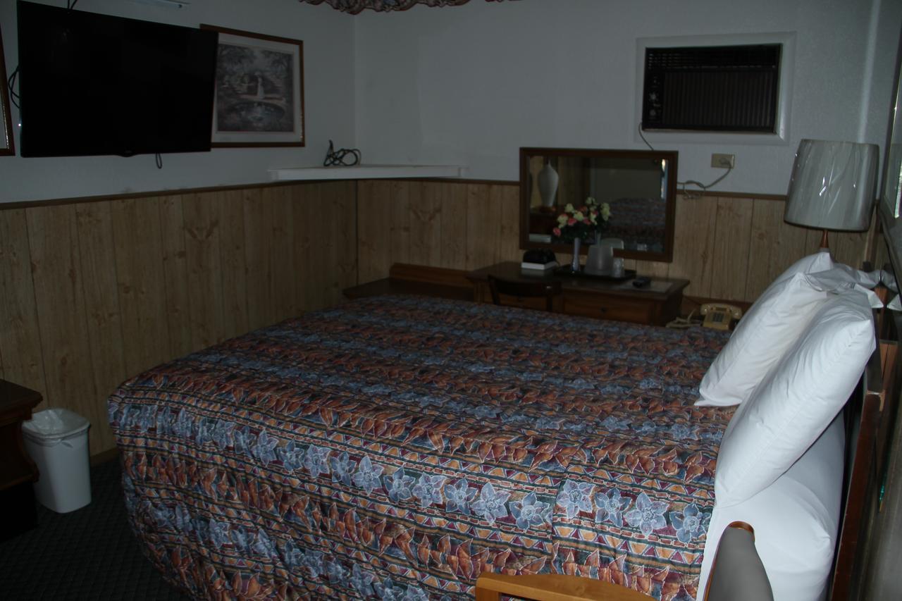 Skyliner Motel Stroud Dış mekan fotoğraf