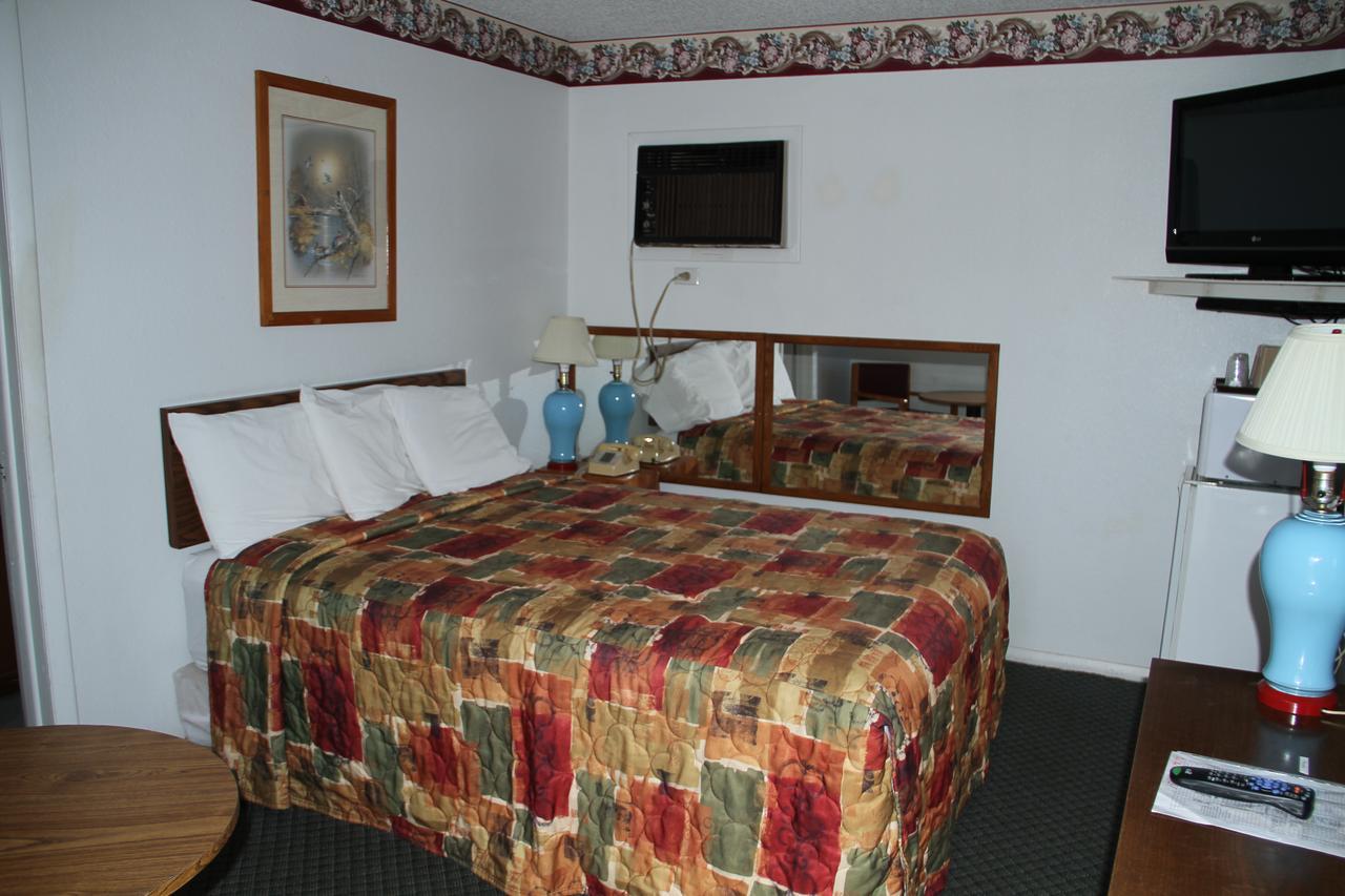 Skyliner Motel Stroud Dış mekan fotoğraf