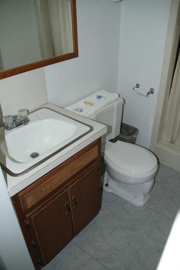 Skyliner Motel Stroud Dış mekan fotoğraf
