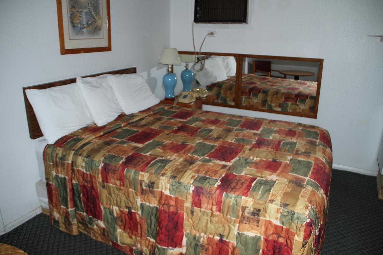 Skyliner Motel Stroud Dış mekan fotoğraf