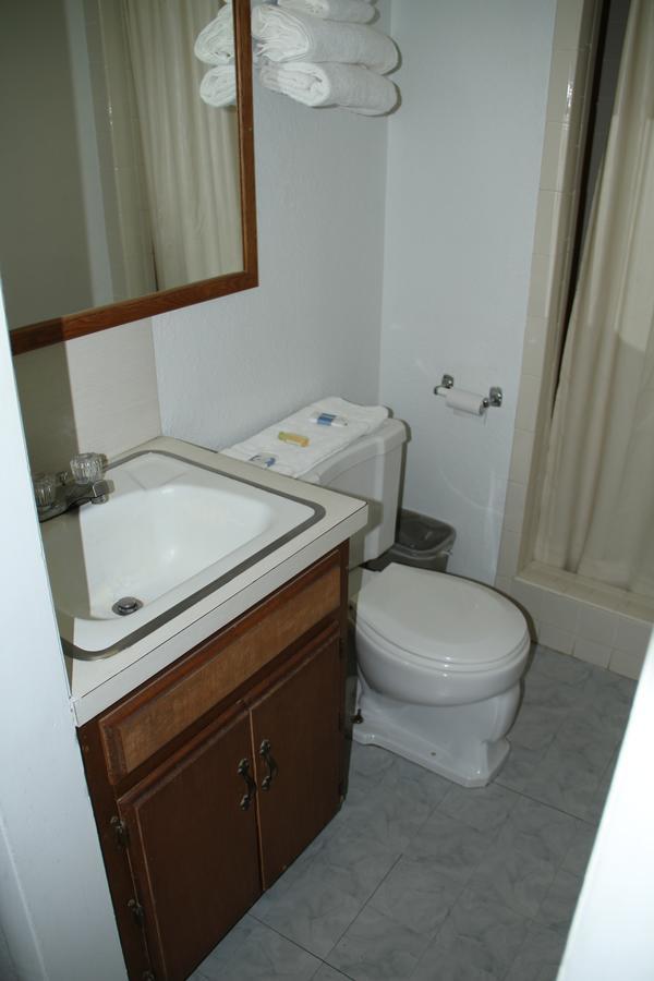 Skyliner Motel Stroud Dış mekan fotoğraf