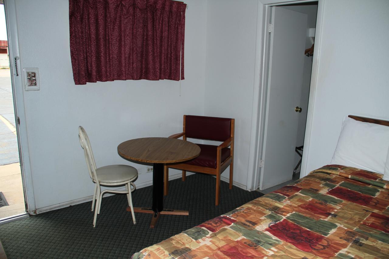 Skyliner Motel Stroud Dış mekan fotoğraf